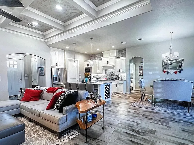 6611 Pinehurst Dr — Photo 2