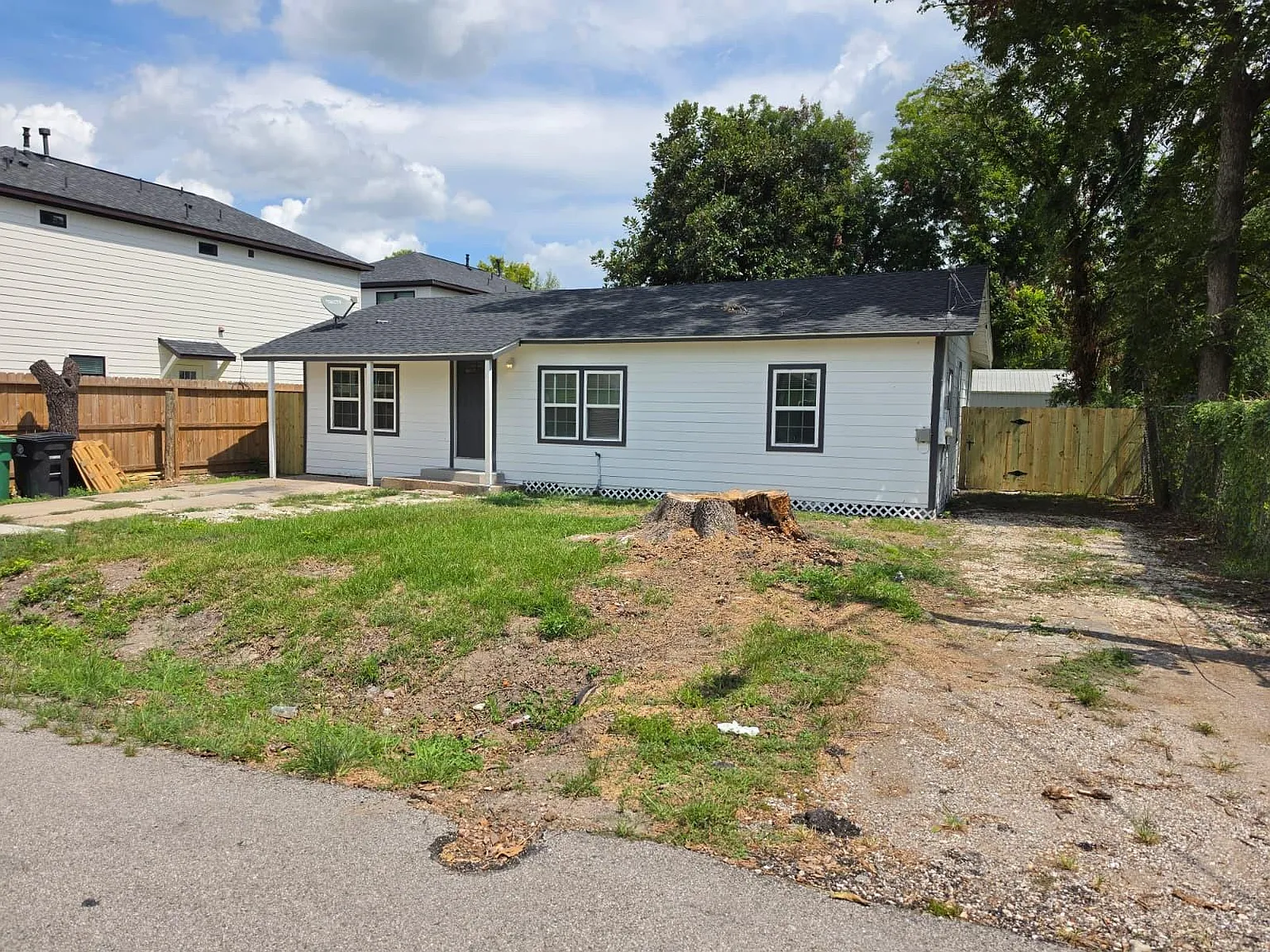 4 bed, 1.0 bath, 1195 sqft, $1,495 — Photo 2