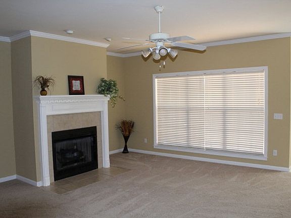 2nd image of 202 W Sommer Oak Dr