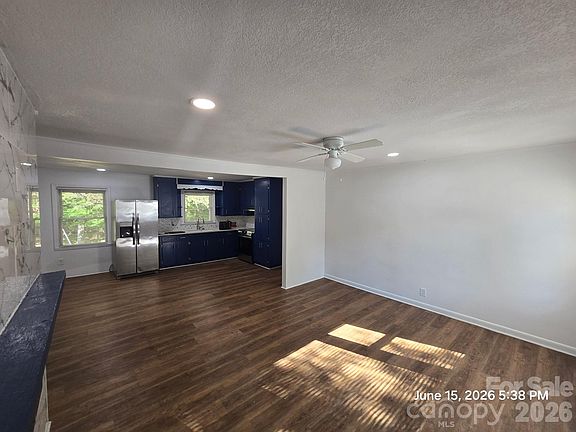 5th image of 1050 S Lake Dr