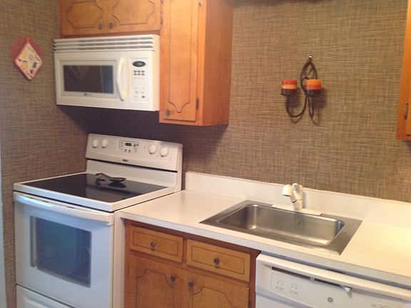 5th image of 1 Meadowlawn Dr Unit 1-9