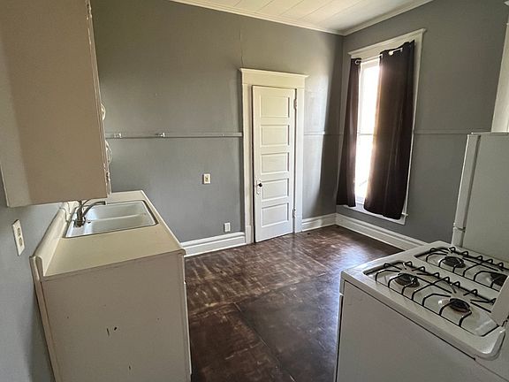 4th image of 121 W 13th St #B-1ba-500sqft