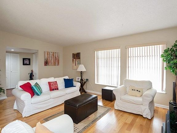 4th image of 418 Coconut Ave E