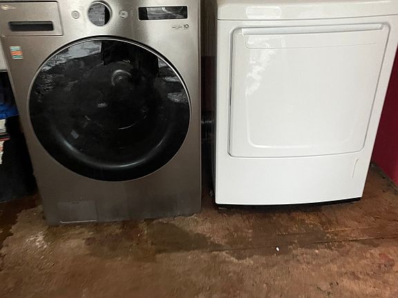 Shared with 1 other tenant who only comes home about 2x a month.