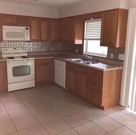 3rd image of 2818 NE 14th Ave