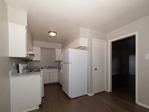 5th image of 1999 Parkway Dr #524