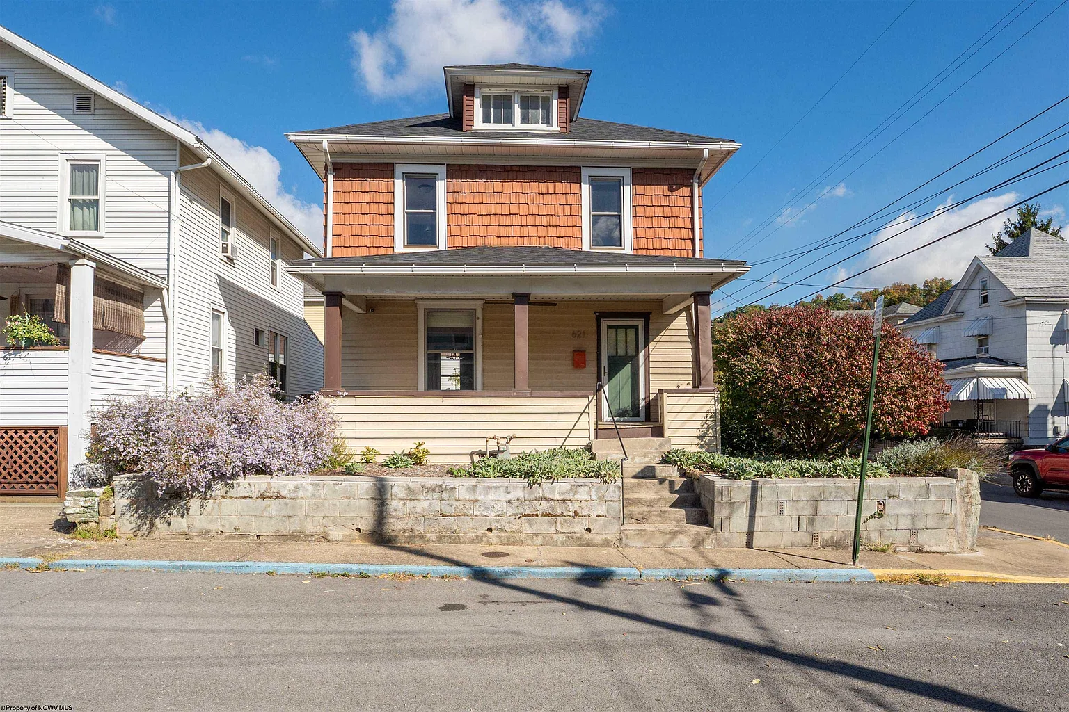 621 Elmina St photo 1