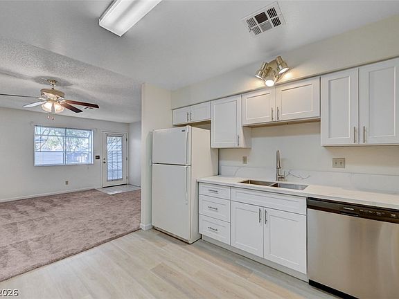5th image of 2124 Chertsey Dr Unit B