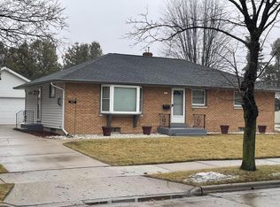 1115 S 35th St, Manitowoc, WI 54220