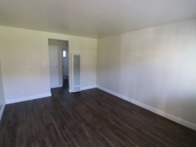 Coral Gardens Apartments — Photo 13