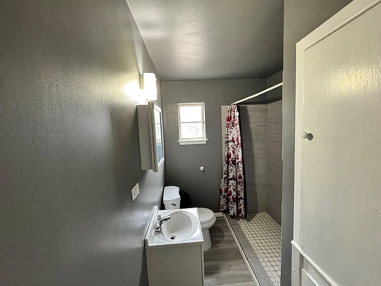 507 W Estes Ave #7 — Photo 11