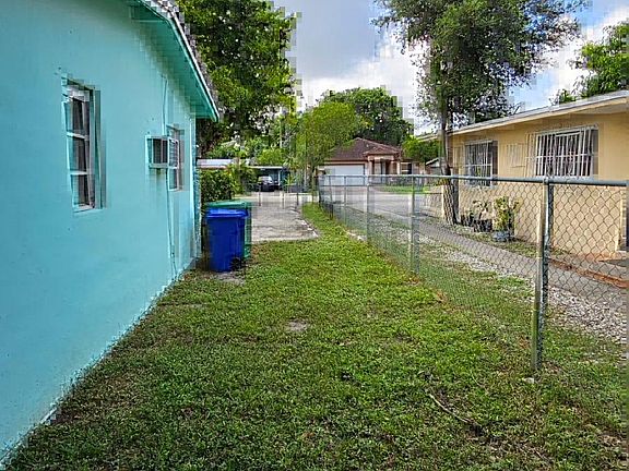 3rd image of 2840 NW 14th St