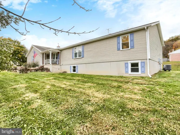 158 Farm Dr, Thompsontown, PA 17094