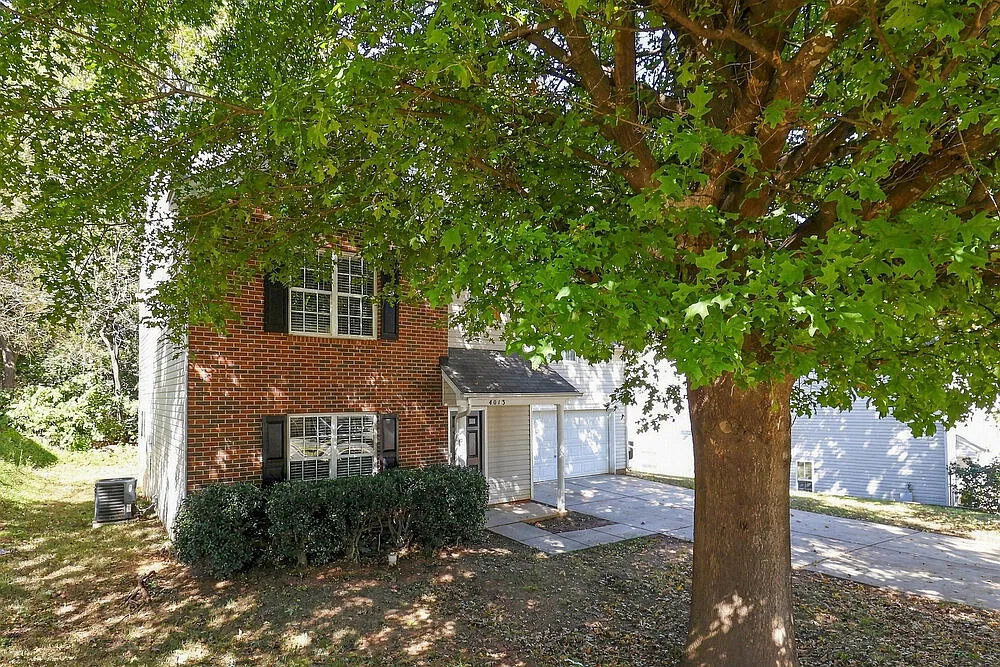 4 bed, 2.5 bath, 1744 sqft, $1,905 — Photo 4