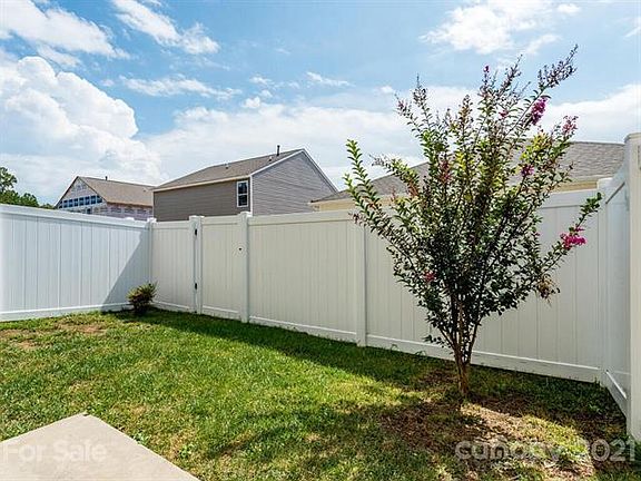 4th image of 14 Sunny Meadows Blvd
