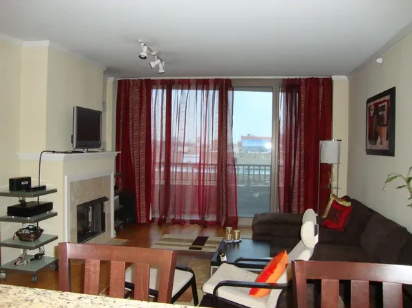 200 N Jefferson St APT 602, Chicago, IL 60661