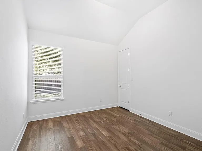 15201 Joseph Dr — Photo 28