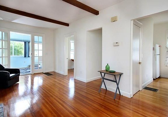 3rd image of 160 E Elm Ave