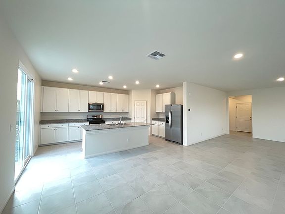 5th image of 6977 Solano Dr