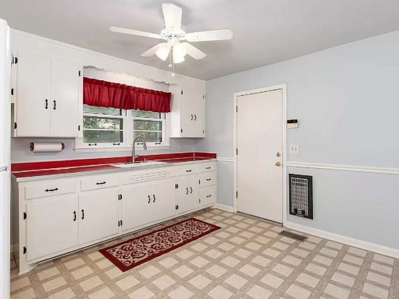 3rd image of 2608 Woodberry Dr