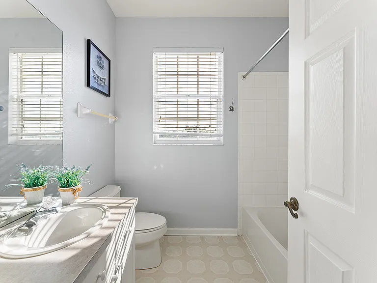 8102 Princess Palm Ln #305 — Photo 15