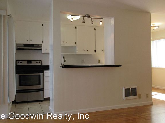 3rd image of 1821 Pacific Ave #7