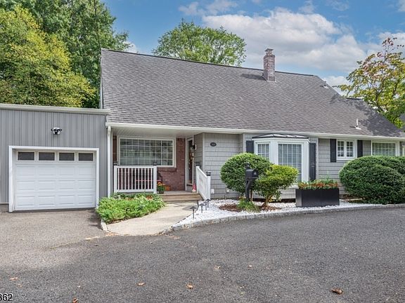 2nd image of 389 Meisel Ave