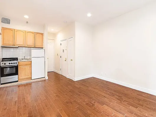 Rented by Skyhigh Realty NYC LLC | media 2