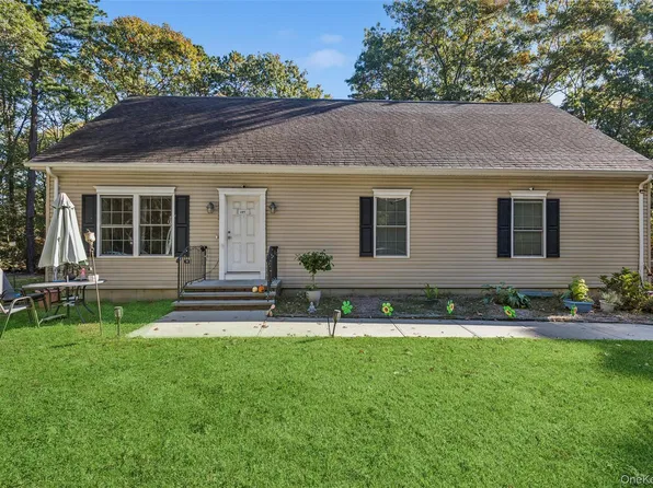 164 Wading River Road, Center Moriches, NY 11934