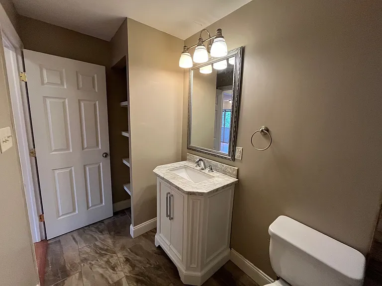 827 Highview St #6 — Photo 12