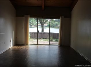 10590 Cherry Ave, Pembroke Pines, FL 33026