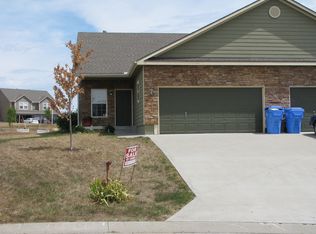 155 S Melrose Ln, Tonganoxie, KS 66086