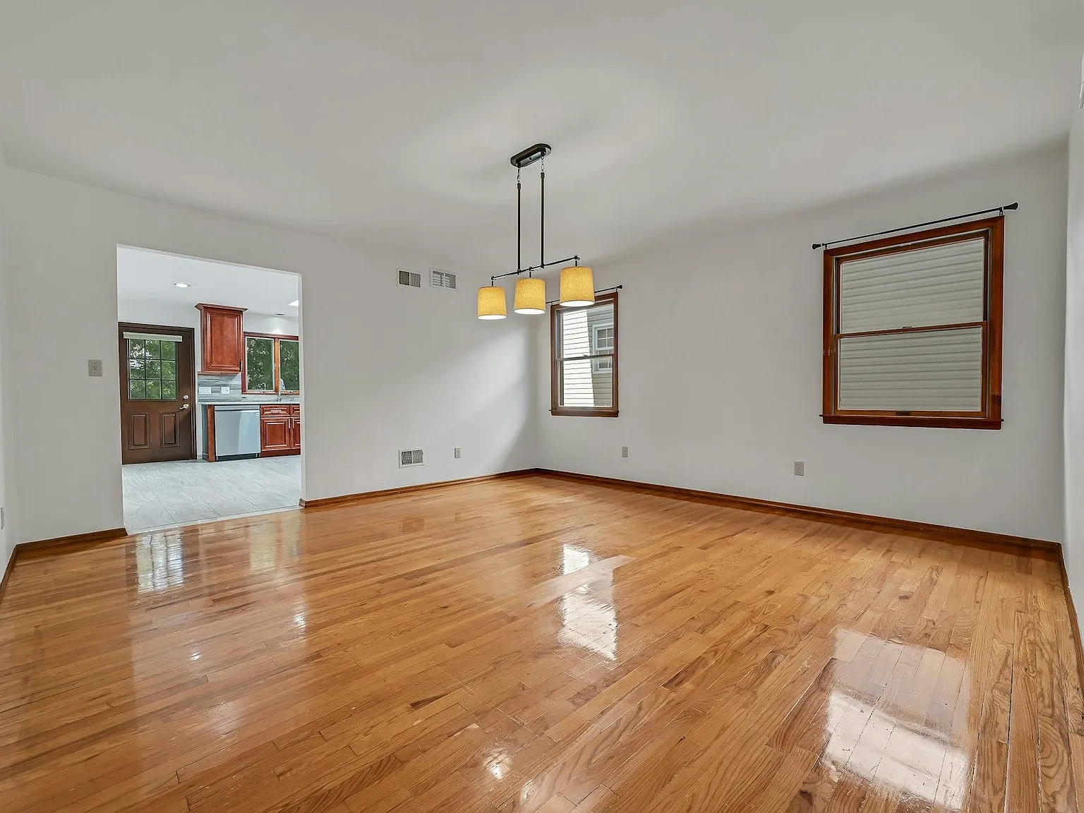 3 bed, 2.0 bath, $3,950 — Photo 4