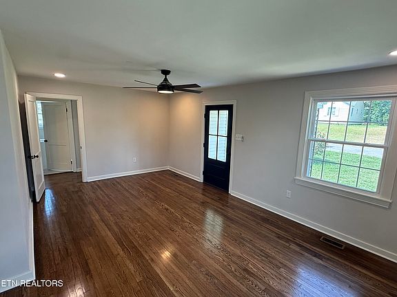 5th image of 854 Burroughs Rd