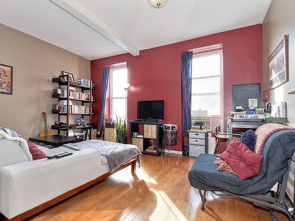4th image of 377A Jefferson Ave #2B