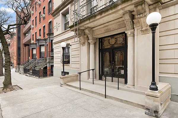 Sold by Compass | media 9