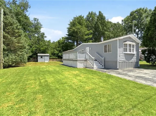 61 Oak Ter, Burrillville, RI 02839