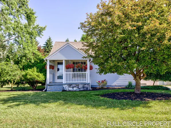 1811 Rosewood St, Jenison, MI 49428