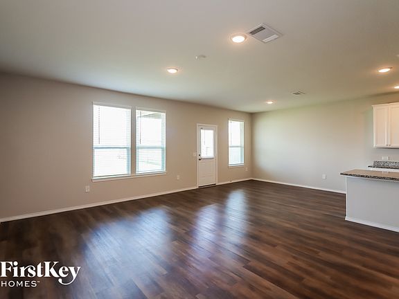 4th image of 5902 Big Bluestem Ln