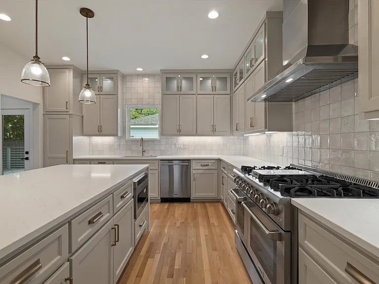6255 Belmont Ave — Photo 10