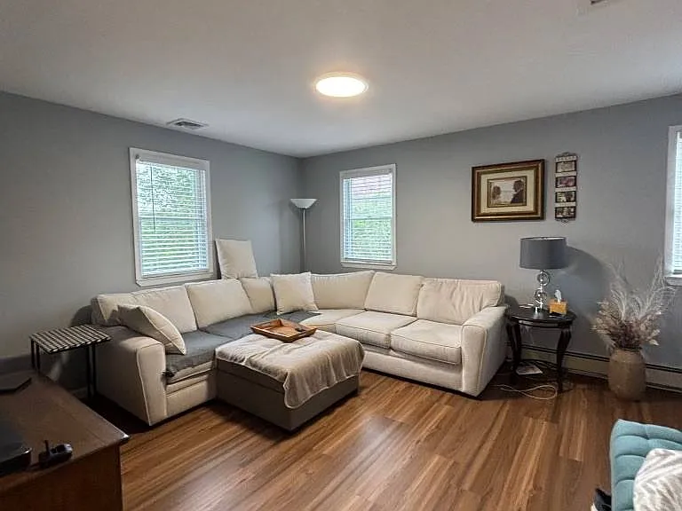 193 Garfield Ave — Photo 2