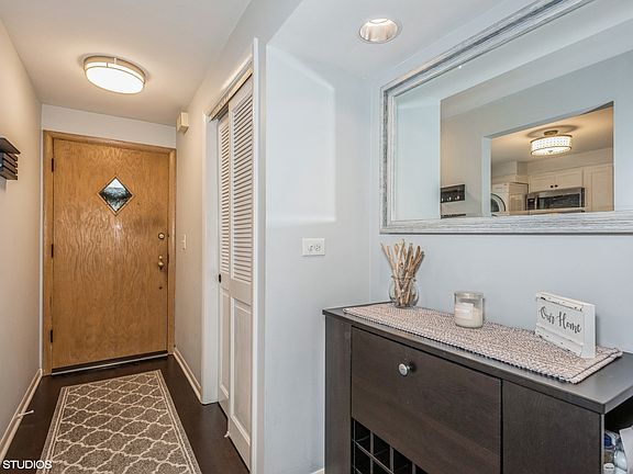 3rd image of 6534 N Northwest Hwy APT 2B