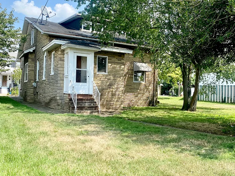 2 Green Ave — Photo 24