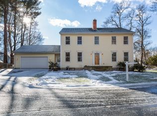 29 Ridgeway Cir, Longmeadow, MA 01106