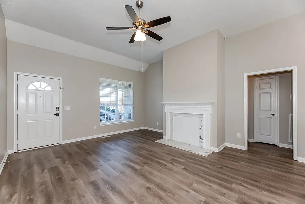 3 bed, 2.0 bath, 1812 sqft, $2,615 — Photo 4