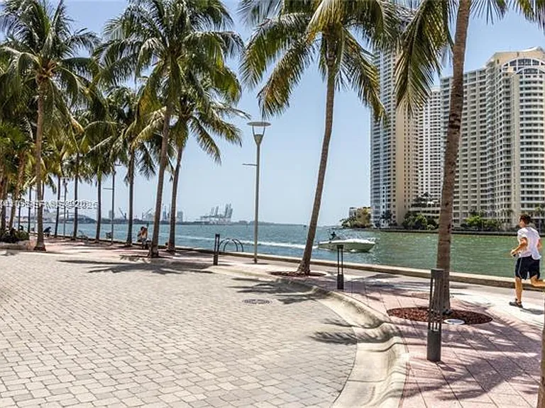 335 Biscayne #2309 — Photo 25