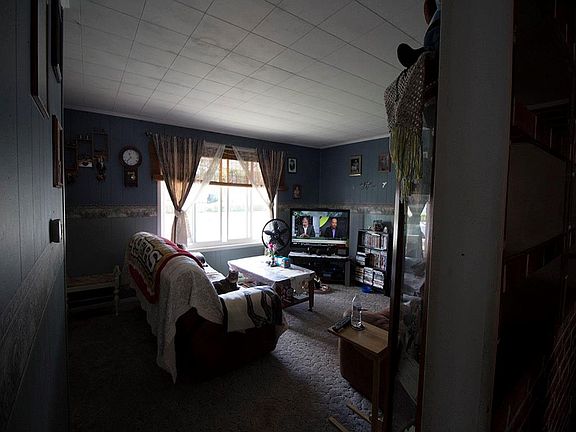 4th image of 1740 Latham Ave