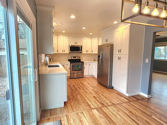 2nd image of 521 Echo Ln