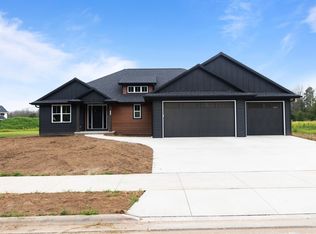 3689 Folkestone Dr, Green Bay, WI 54313