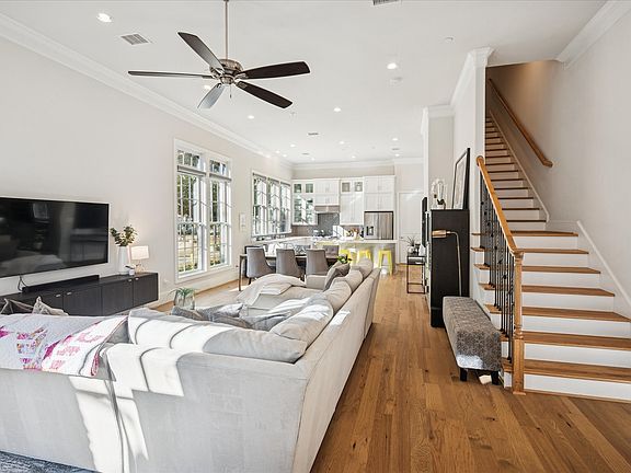 5th image of 14983 Oak St